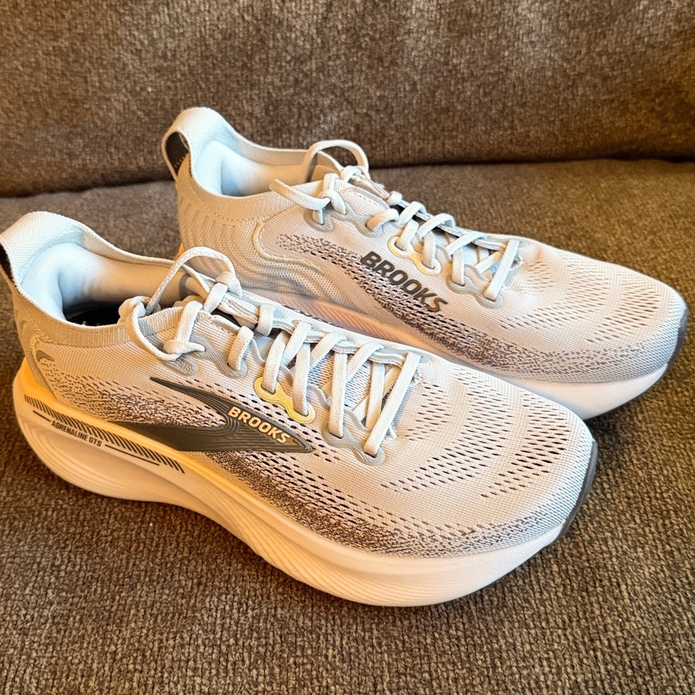 Brooks Adrenaline GTS 25 - Picture 2 of 4